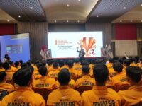 Kepala Badan Pelindungan Pekerja Migran Indonesia (BP2MI) Benny Rhamdani melakukan pembekalan dan pelepasan terhadap pekerja migran Indonesia