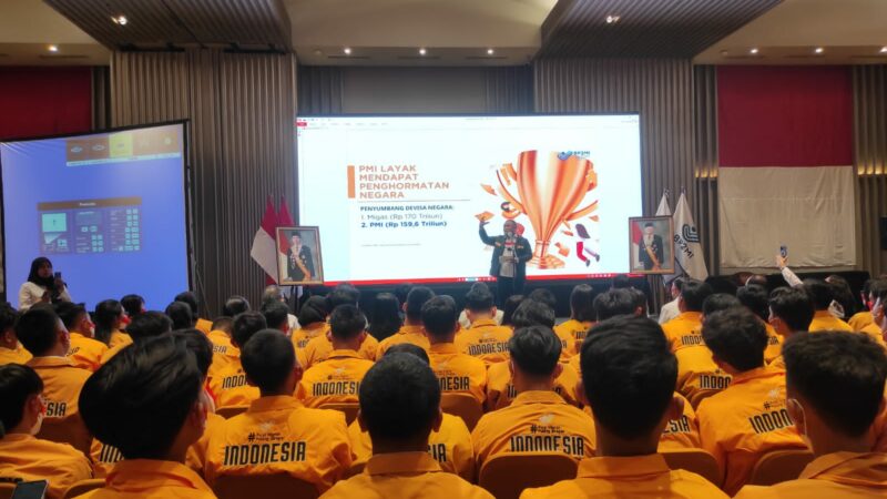 Kepala Badan Pelindungan Pekerja Migran Indonesia (BP2MI) Benny Rhamdani melakukan pembekalan dan pelepasan terhadap pekerja migran Indonesia