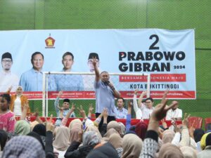 Ketua Tim Kampanye Daerah (TKD) Prabowo Subianto-Gibran Rakabuming Raka Sumatra Barat (Sumbar), Andre Rosiade berkampanye di Kota Bukittinggi
