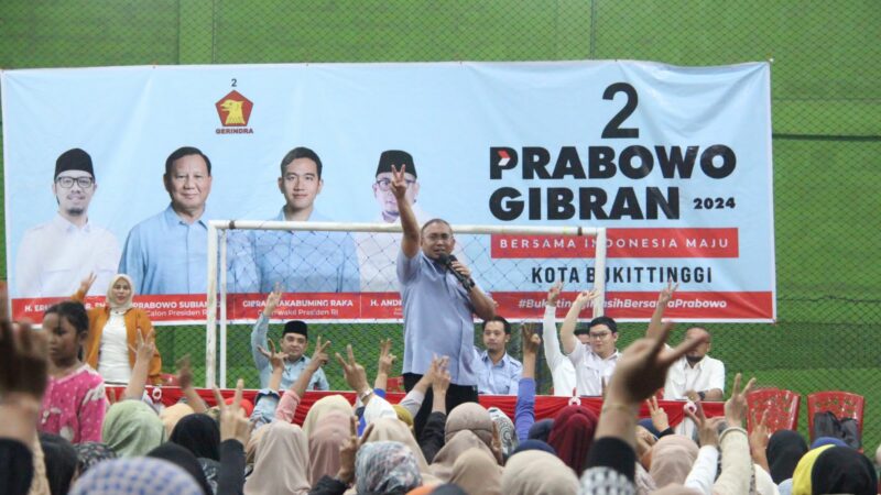 Ketua Tim Kampanye Daerah (TKD) Prabowo Subianto-Gibran Rakabuming Raka Sumatra Barat (Sumbar), Andre Rosiade berkampanye di Kota Bukittinggi