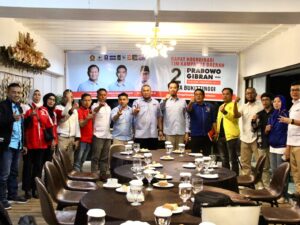 Ketua Tim Kampanye Daerah (TKD) Prabowo-Gibran Sumatra Barat (Sumbar) H Andre Rosiade memimpin rapat koordinasi dengan TKD Bukittinggi, Kamis