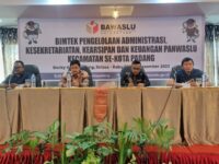 Bawaslu mengadakan Bimbingan Teknis Pengelolaan Administrasi, Kesekretariatan, Kearsipan dan Keuangan Panwaslu se-Kota Padang