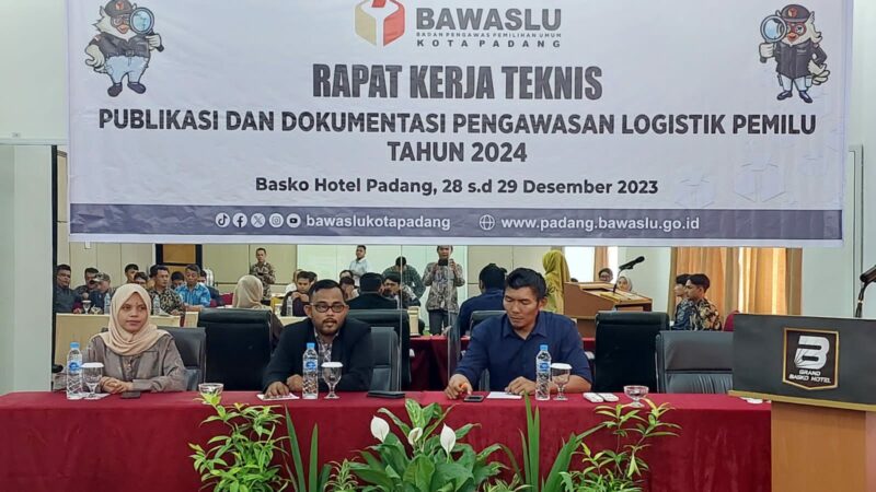 Bawaslu Kota Padang menggelar Rapat Kerja Teknis Publikasi dan Dokumentasi Pengawasan Logistik Pemilu Tahun 2024. Kegiatan ini dilaksanakan