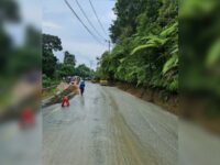 Jalan Sumbar-Riau di Kabupaten Limapuluh yang sempat diberlakukan sistem buka tutup, kini sudah bisa dilalui kendaraan dari dua arah.