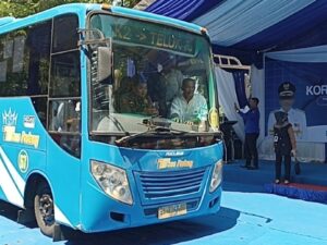 Wali Kota Padang resmi melaunching trayek baru Bus Trans Padang koridor 2 dan 3 di kawasan RTH Imam Bonjol, Senin (11/12/2023).
