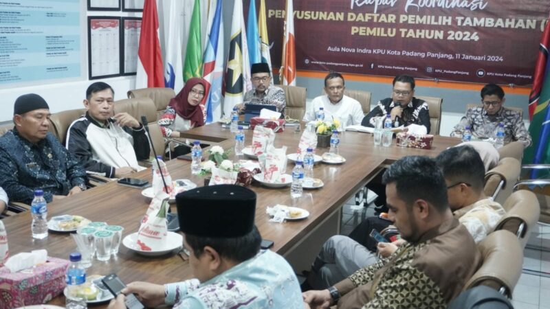 Sebanyak lebih kurang 400 orang masuk Daftar Pemilih Tambahan (DPTb) Pemilu 2024 di Kota Padang Panjang. KPU pun kemudian menggelar Rapat