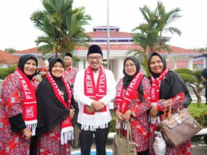 Bupati Eka Putra Lepas 48 Jamaah Umrah Asal Tanah Datar