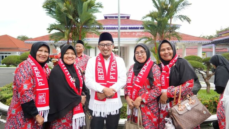 Bupati Eka Putra Lepas 48 Jamaah Umrah Asal Tanah Datar