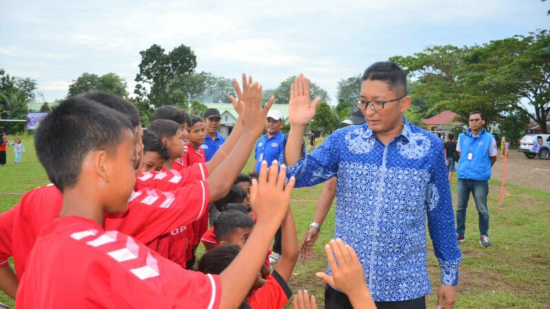 Wako Hendri Septa Ajak Anak-anak SSB Berlatih Tekun untuk Jadi Pesepakbola Handal