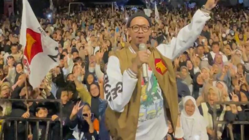 Konser Indonesia Maju 'Padang Panjang All in Prabowo-Gibran' Membludak
