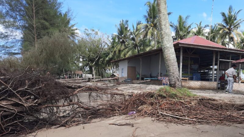 Abrasi Kian Mendesak Pasir Jambak, Rumah dan Pondok Wisata Semakin Terancam