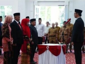 Sebanyak 81 pejabat baru dilantik Wali Kota Bukittinggi Erman Safar pada Selasa (2/1/2024) di Balairung Rumah Dinas Wako. Di antara yang