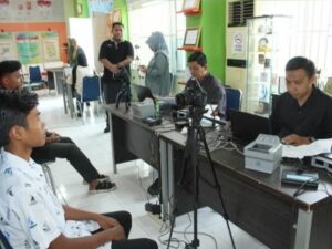 Dinas Kependudukan dan Pencatatan Sipil (Disdukcapil) Kota Padang membuka layanan perekaman KTP elektronik atau e-KTP