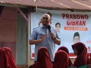 Ketua Tim Kampanye Daerah (TKD) Prabowo-Gibran Sumatra Barat, Andre Rosiade menyampaikan permintaan maaf kepada pendukungnya karena belum bisa