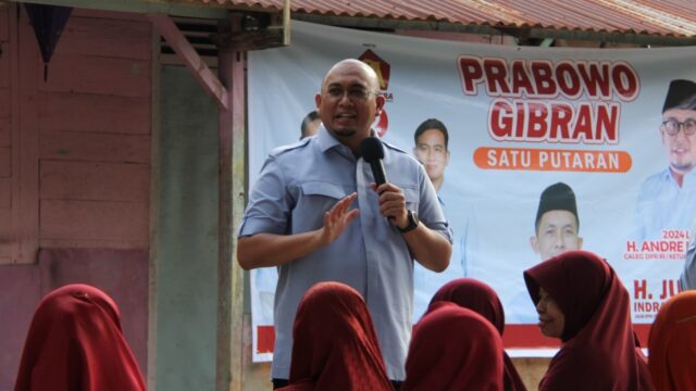 Ketua Tim Kampanye Daerah (TKD) Prabowo-Gibran Sumatra Barat, Andre Rosiade menyampaikan permintaan maaf kepada pendukungnya karena belum bisa