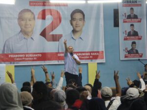 Ketua Tim Kampanye Daerah (TKD) Prabowo-Gibran Sumbar, H Andre Rosiade membakar semangat ribuan orang di Nagari Gadut, Kecamatan Tilatang Kamang, Agam dalam kampanye