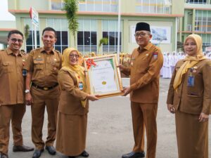 Rumah Sakit Umum Daerah (RSUD) dr Rasidin Padang berhasil meraih sertifikat akreditasi Paripurna dalam penilaian akreditasi rumah sakit.