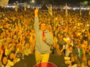 Sekitar 15 ribu orang hadiri Konser Indonesia Maju Prabowo-Gibran di Lapangan Sepakbola Sari Bulan Sawah Padang, Kecamatan Payakumbuh Selatan, Kota Payakumbuh.