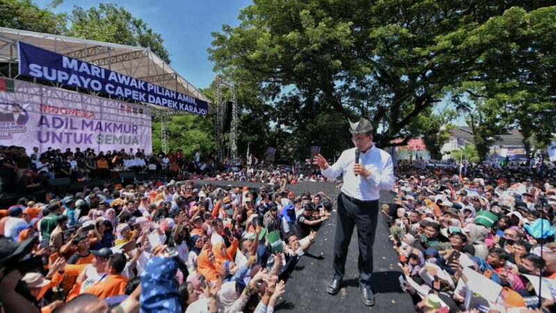 Berpanas-panas di GOR Agus Salim, Anies Apresiasi Masyarakat Minang
