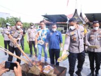 Polres Limapuluh Kota melakukan pemusnahan barang bukti narkoba jenis daun ganja kering pada Jumat (19/1/2024). Kegiatan ini dilaksanakan