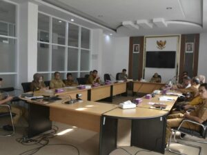 Harga sayur-sayuran di Kota Padang Panjang mengalami kenaikan akibat erupsi Gunung Marapi yang menyebabkan paparan abu vulkanik selama