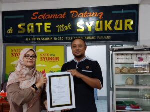 Empat rumah makan di Kota Padang Panjang menerima sertifikasi halal dari Badan Penyelenggara Jaminan Produk Halal (BPJPH) Kementerian