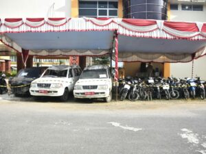 Agam Lelang 35 Kendaraan Dinas