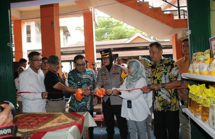 Pertama di Sumbar, Pemerintah Kota (Pemko) Payakumbuh bersama Perum Bulog kantor cabang Bukittinggi luncurkan Lapau Pengendalian Inflasi