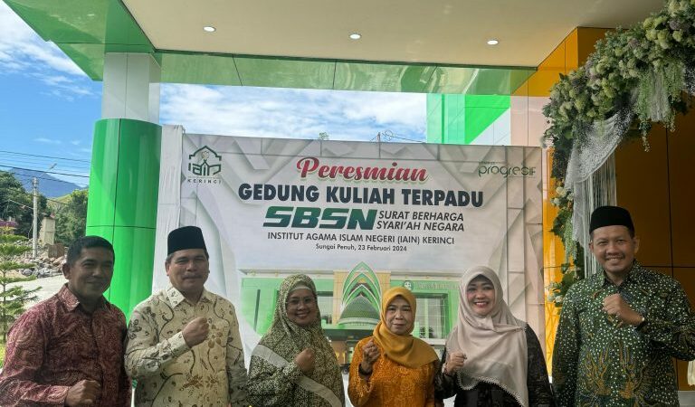 Rektor UIN Imam Bonjol Padang, Martin Kustati menghadiri peresmian Gedung Kuliah Terpadu IAIN Kerinci yang dibiayai oleh SBSN