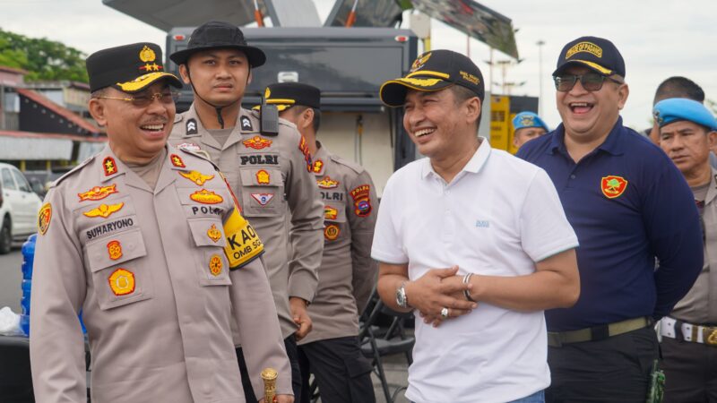 Sebanyak 2 ribu personel Kepolisian Daerah Sumatra Barat (Polda Sumbar) melakukan aksi bersih-bersih di sepanjang Pantai Padang
