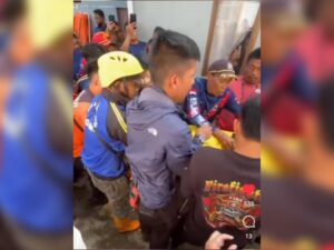 Seorang pelajar SMPN 4 Bukittinggi bernama Fritzy Lorenzo (14) ditemukan meninggal dunia di belakang Stadion Atas Ngarai pada Selasa