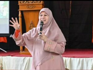 Istri dan anak Gubernur Sumatra Barat, Mahyeldi Ansharullah turut serta menjadi caleg di Pemilu 2024 dari Partai Keadilan Sejahtera (PKS).