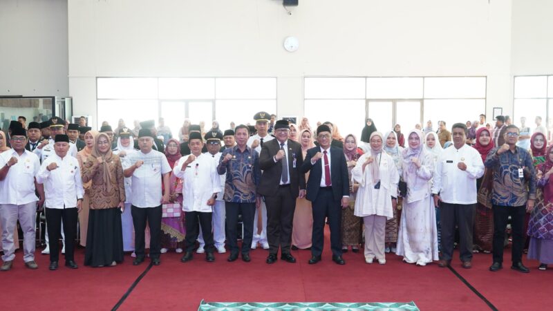 Wali Kota Padang Hendri Septa melantik sebanyak 37 orang Pejabat Administrator (eselon 3) di lingkungan Pemko Padang pada Jumat (23/2/2024).