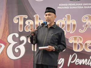 Gubernur Sumbar, Mahyeldi Ansharullah membuka acara tabligh akbar peringatan Isra' Mi'raj Nabi Muhammad SAW dan doa bersama jelang Pemilu