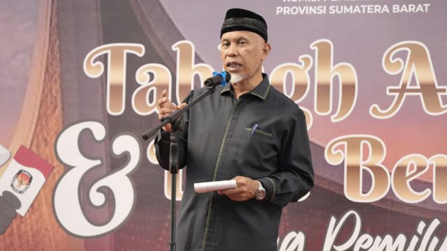 Gubernur Sumbar, Mahyeldi Ansharullah membuka acara tabligh akbar peringatan Isra