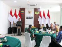 Presiden RI Joko Widodo didampingi Menteri Pertahanan Prabowo Subianto meresmikan gedung baru Rumah Sakit TK III dr Reksodiwiryo Padang .