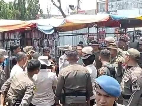 Penertiban PKL Pasar Raya Padang Berujung Ricuh