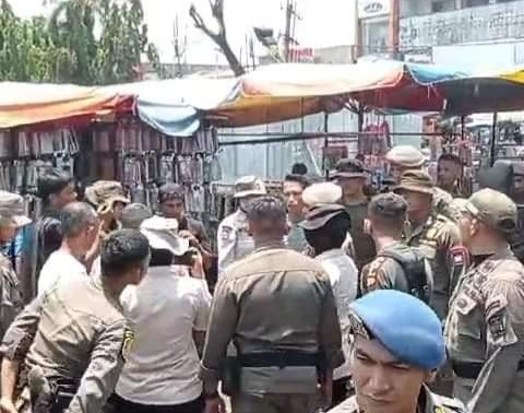 Penertiban PKL Pasar Raya Padang Berujung Ricuh