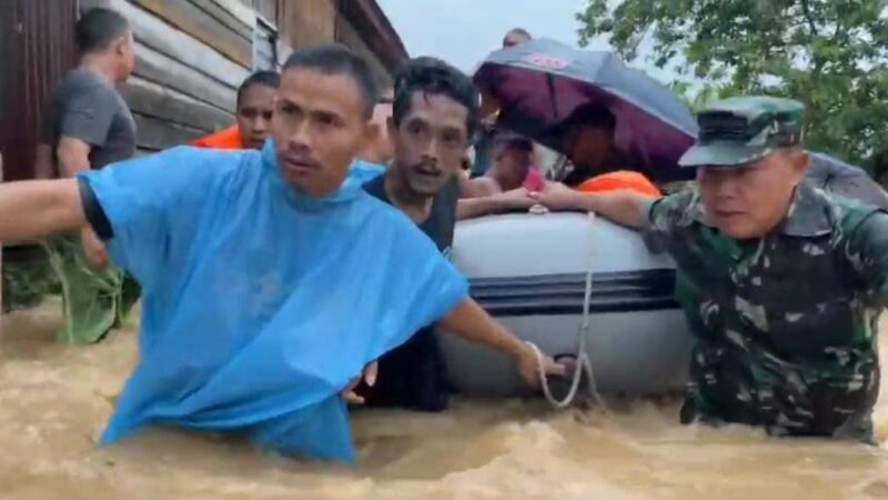 Banjir Landa Padang