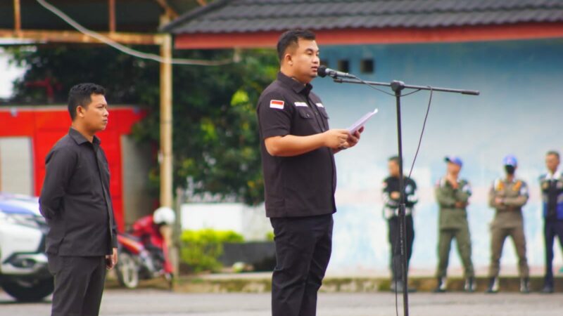 Pemkab Dharmasraya menggelar Apel Gabungan bulan Februari di halaman kantor bupati di Pulau Punjung, Senin, (5/2/2024)