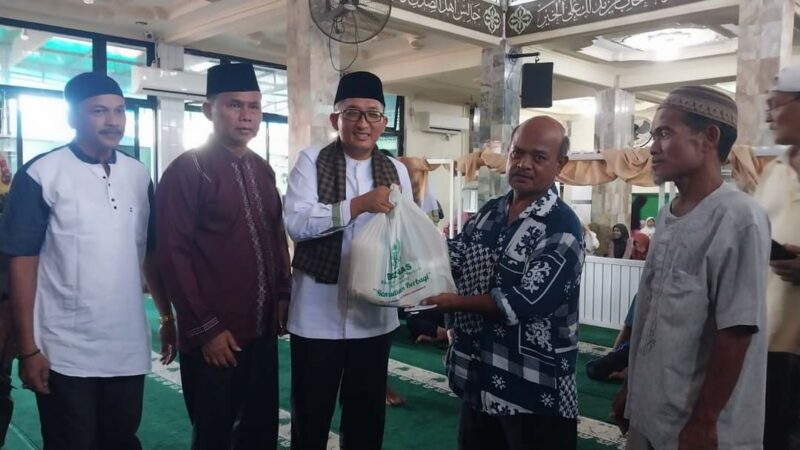 330 Warga Padang Utara Terima Paket Sembako Program Ramadan Berbagi