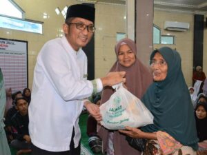Ramadan Berbagi Pemko Padang: 570 Warga Pauh Terima Paket Sembako