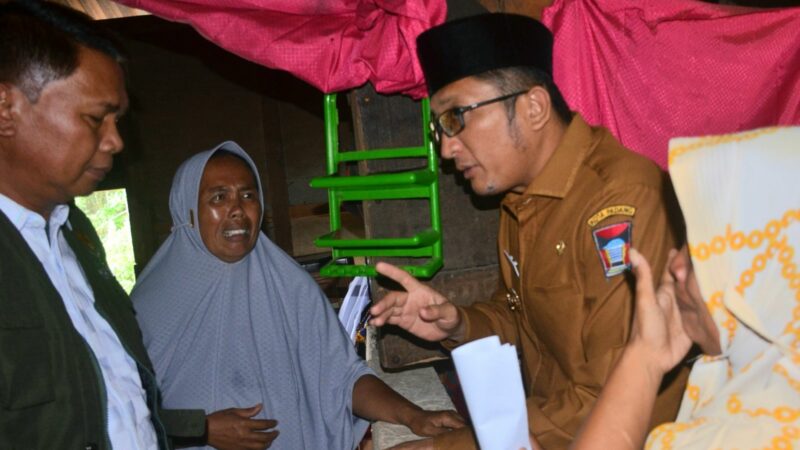 14 Orang Satu Atap, Keluarga Miskin di Bungus Terima Bantuan Rumah Program SEMATA