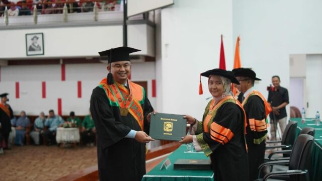 Raih Cumlaude, Bupati Dharmasraya Resmi Menyandang Gelar Magister Administrasi Publik dari Unand