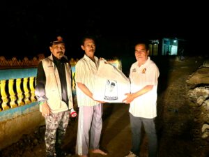 Andre Rosiade: Dalam Sepekan, Gerindra Bagikan Ribuan Nasi Kotak Sahur untuk Korban Banjir Pessel