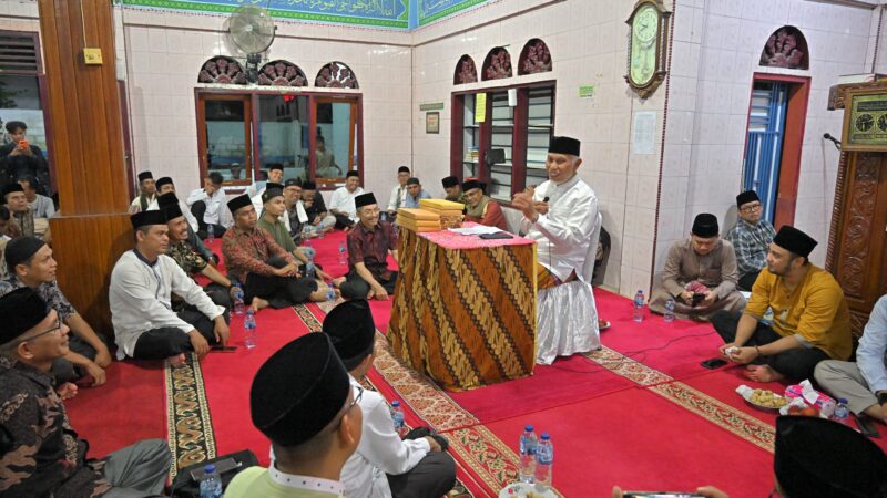 Kunjungi Masjid Nurul Ikhlas Sijunjung, Gubernur Serahkan Bantuan Rp75 Juta