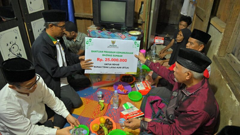 Gubernur Mahyeldi Salurkan Bantuan Rehab Rumah untuk Keluarga Doni Gusriadi di Dharmasraya