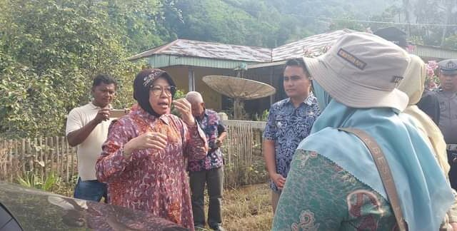 Menteri Sosial Sambangi Lokasi Bencana di Pesisir Selatan