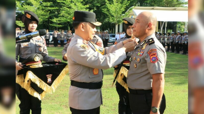 Irwasda Polda Sumbar, Arif Rahman Hakim mendapatkan kenaikan pangkat pengabdian dari Kombes Pol menjadi Brigjen Pol.