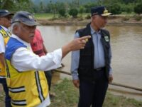 Menteri PUPR, Basuki Hadimoeljono meninjau lokasi banjir bandang yang melanda Kecamatan Koto XI Tarusan, Pesisir Selatan, Sumatra Barat,